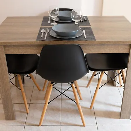 Spacious Close To The Sea And The Center Appartement Athene